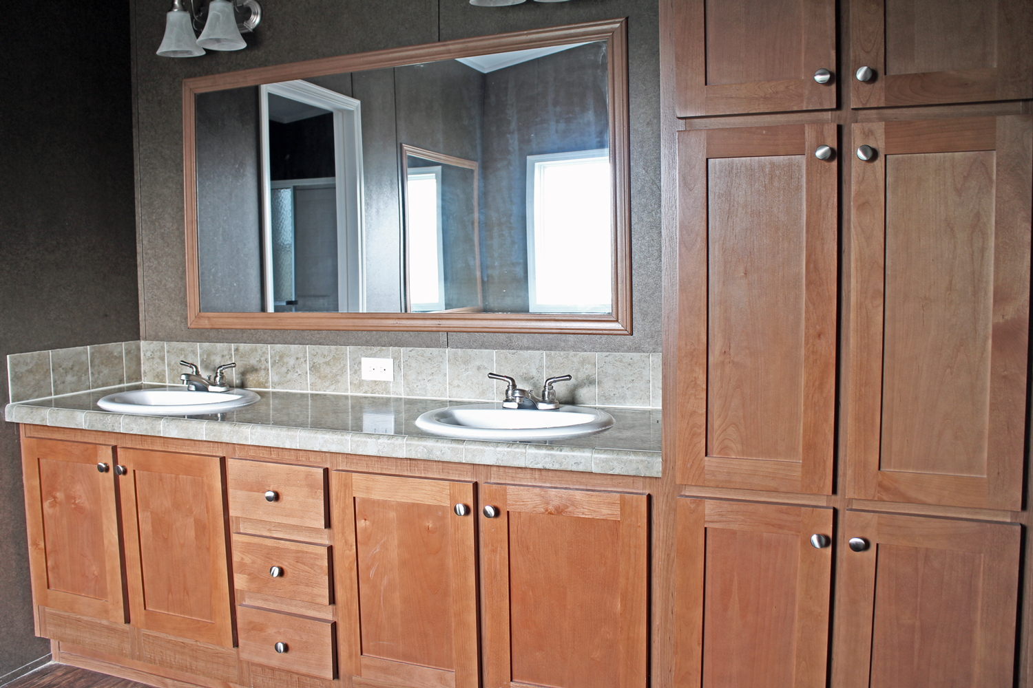 The-Maple-HRM-Interior-Master-Bathroom2.png